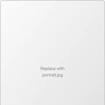 Portrait of Loïc Bogacz, relaxed flight posture